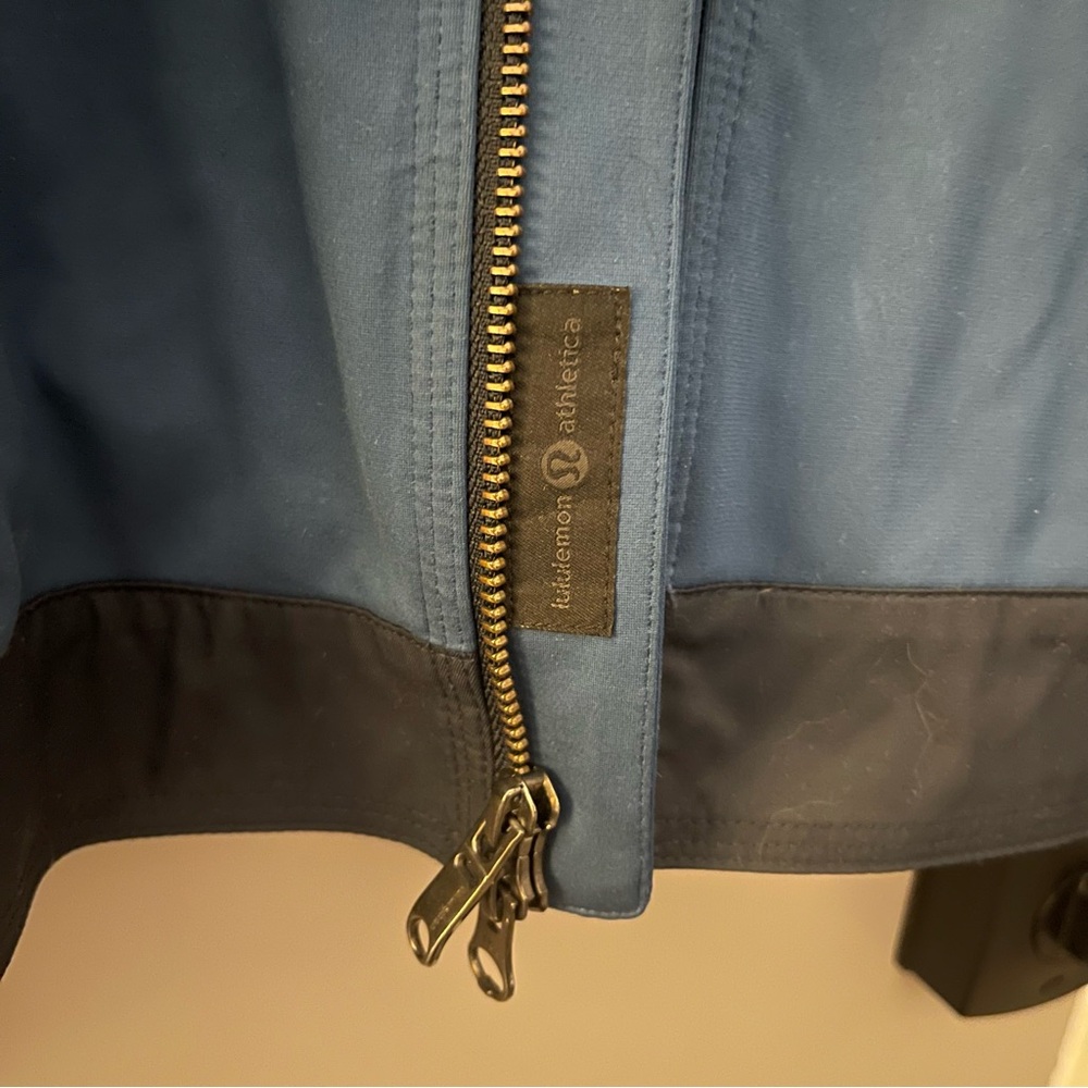 Lululemon Technical Jacket With Multiple Pockets - image 8